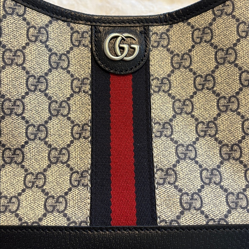 Gucci authentic shoulder bag LIKE NEW ! condition - Picture 3 of 12